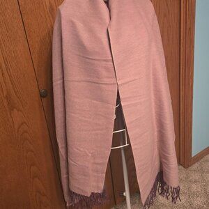 Riiquichy NWT Reversible Shawl Pashmina Scarf Fringe Mauve Pink Soft Wrap